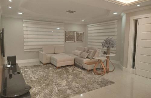 Casa Teresópolis perto do centro com três suítes e piscina - Foto 26