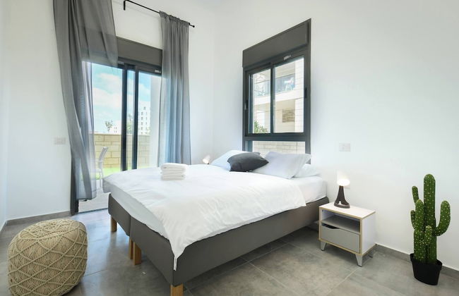 Achziv Beach Getaway with Balcony by Sea N Rent - Foto 1