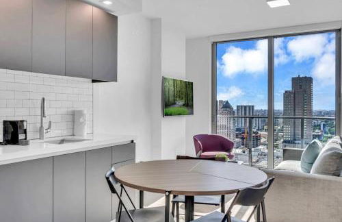 Stylish Studio and Den Across from Bayside Miami - Foto 13