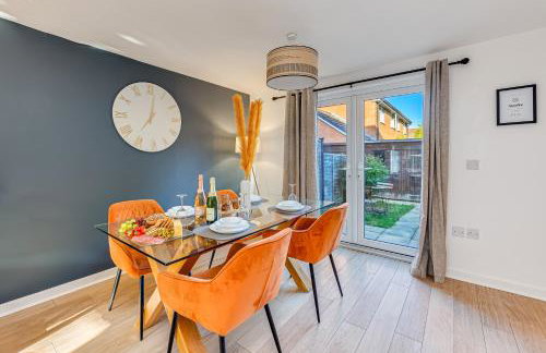 Hunsbury House - Excellent Location - Free Parking, Self-Check-In, SkyTV and Fast Wifi by Yoko Property - Foto 16