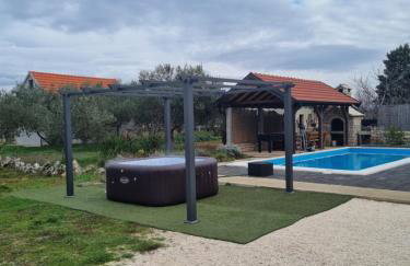 Olive Tree House with Jacuzzi, WiFi and 40m2 pool - Foto 8