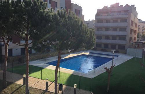 Precioso piso cerca de playa Fenals con 2 piscinas y terraza - Photo 1