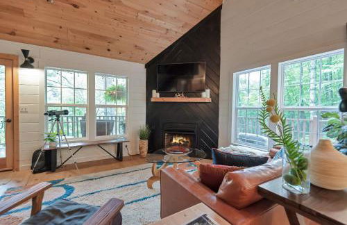 Riverfront Cabin in Crumpler-- Sleeps 6, 30 Mins to West Jefferson - Foto 4