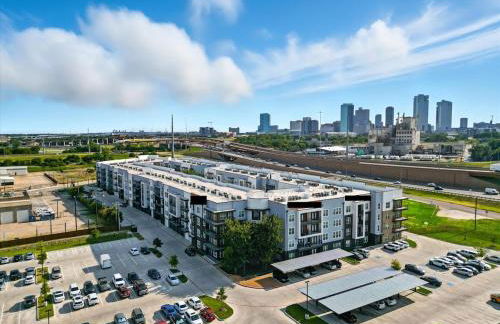 95 Luxury 2B2B Condo DT Fort Worth, Resort Style Pool & Gym, Golf Simulator, 7M to Dickies Stadium, 15M to AT&T stadium - Foto 9