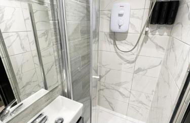 Private Family and Business Rooms Harrow Fast WiFi - Photo 30