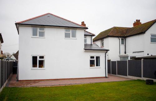 6 BR 3 Bath Spacious Tudor House & Free Parking - Foto 60