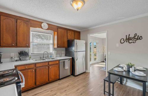 ~Spacious / Cozy / Sleeps 8+ Near MTSU and Siegel - Foto 28