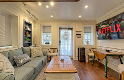 King Bed Bungalow Just Feet from Historic Main Street - Foto 9