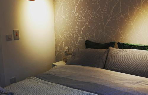 Beside the Bay - Photo 7