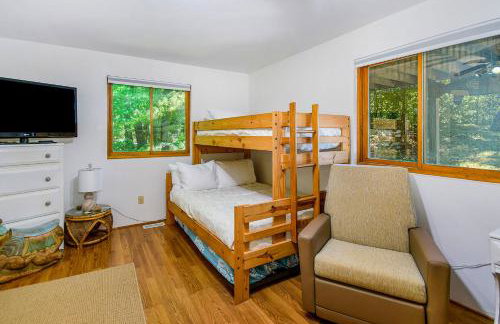 Jacobia Lakefront Retreat - Photo 18