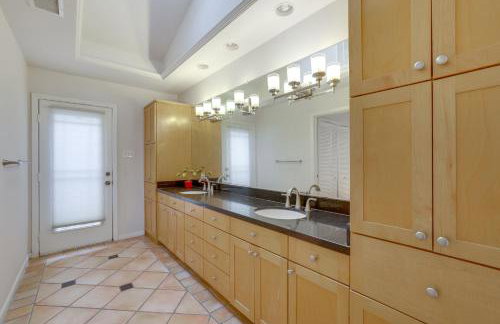 6 Mi to Dtwn Garland Group Getaway with Pool Access - Foto 14