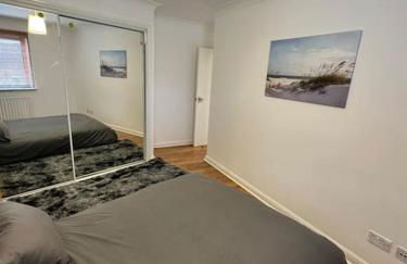 Stylish Waterfront Apartment - Photo 13