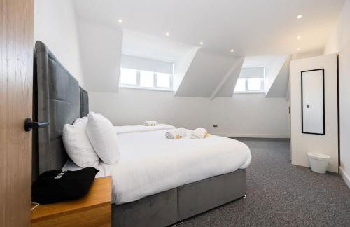 Stanway Apartments- Free Parking & Close To Tram Stop - Photo 12