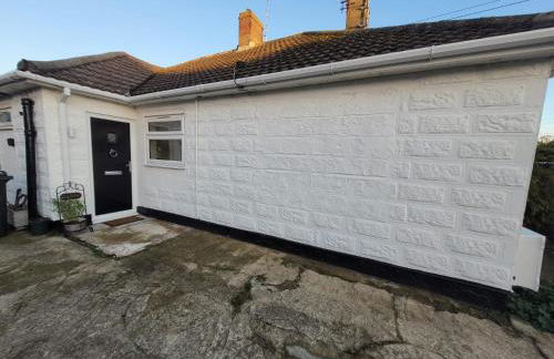 Modern 2 bed pet friendly Bungalow near countryside and a short drive to seafront- with large private garden by Catchpole Stays - Foto 12