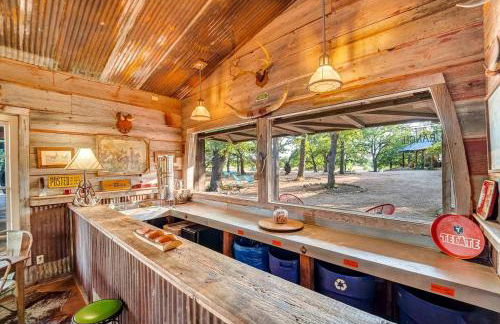 Luxury Airstream Campsite Nestled Beneath Oak Trees Outside of Austin, Texas - Foto 44