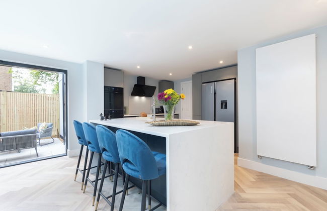 Elliot Oliver - Comfortable Five Bedroom Town Centre House With Garden & Garage - Foto 20