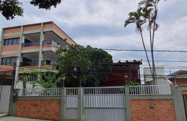 Casa Super Agradável, 250 metros da praia da Areia Preta, cinco quartos com ar, wifi, garagem, completa - Foto 41