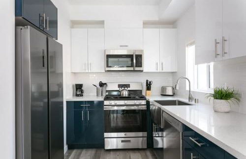 Upscale LA Getaway Sleeps 8 with Free Parking - Foto 8