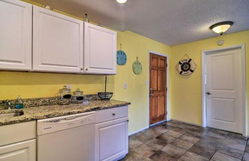 Updated Condo Near Beach: Ideal Walkable Location - Foto 23
