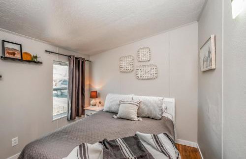 Renovated Bungalow Getaway - Foto 48