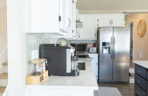 Waddle on Inn- Hot Tub, Pet Friendly, Fully Fenced, 5 Blocks to Beach! - Foto 13