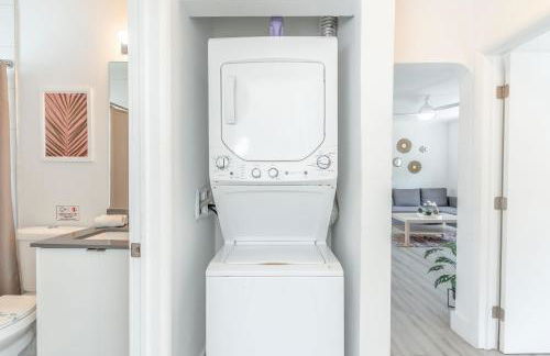 Renovated Apts with Kitchen, Fast WiFi, Smart TV, Roku & Pool Onsite 4 mi to Surfside Beach - Foto 75