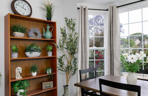 Mar Vista Beach Escape 2BR with Relaxing Yard - Foto 9