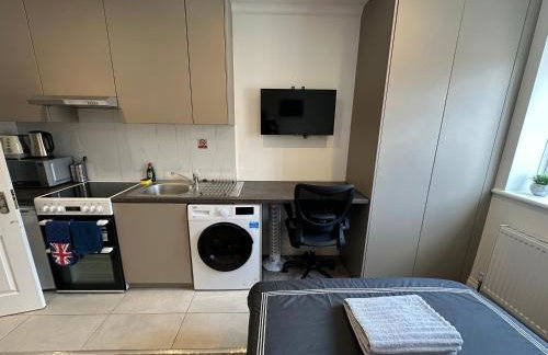 Bright Modern, Private Apartment,15 Mins To Central London - Photo 8