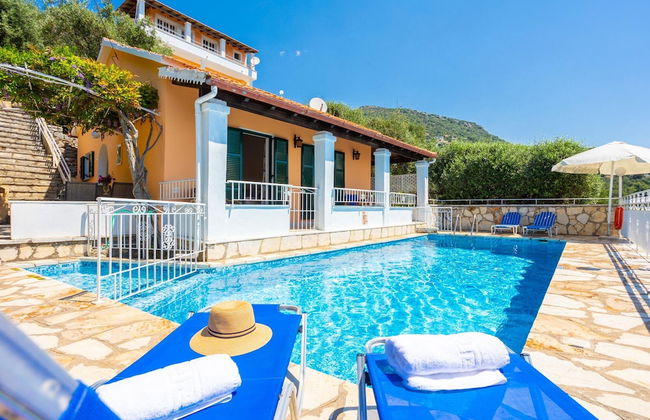 Villa Elia Large Private Pool Walk to Beach Sea Views A C Wifi Car Not Required - 1978 - Foto 1
