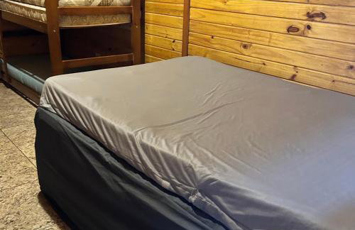 Chalé com PISCINA Privativa, com 2 QUARTOS, ESTACIONAMENTO em Condomínio com PORTARIA 24h, Sauna, Quadras, 3 PISCINAS no condomínio, Pesca e Parquinho Infantil - SmarTV na sala de estar, TV na área CHURRASQUEIRA, Wi-Fi e Cozinha Completa - Foto 71