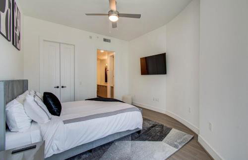 Downtown Luxury High-Rise with Panoramic Views - Foto 9