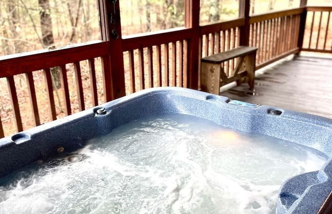 Private and Perfect! - hot tub, king bed, fireplace - dog and motorcycle friendly Studio Cabin by RedAwning - Foto 19