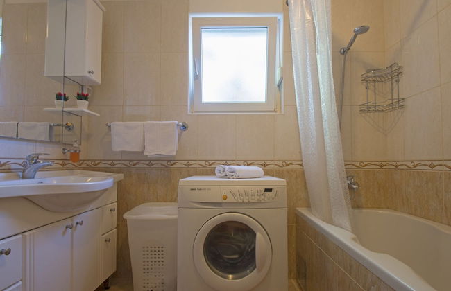 Adorable Holiday Home With Private Pool & Terrace With Barbecue - Foto 20