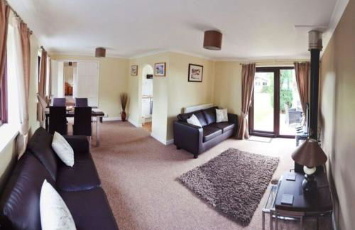 3 Bed Cottage-Sleeps 6-Garden-Hot Tub-Games Room - Photo 8