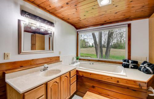 Fishing Pond and Spacious Yard Quiet Home in Sodus! - Foto 18