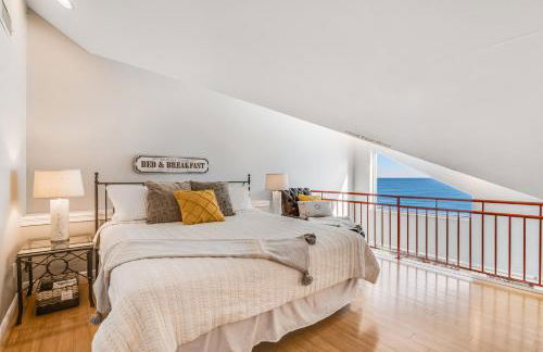 Dog-friendly beachfront dream with a wet bar & two furnished balconies - Foto 40