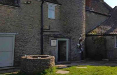 4-Bed Cottage at Famous Tuckers Grave Inn Sleeps 8 - Photo 31