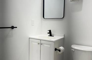 Cozy 3BR Retreat with Rooftop Near EWR & NYC Access - Photo 14