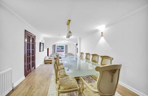 Lux 5 Bed sleeps 11, 10 mins from Wembley Stadium, Jacuzzi and Steam Shower - Photo 22