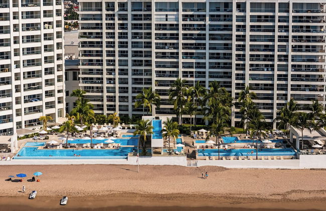 Stunning Beachfront Condo - Sea Views - Foto 43