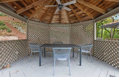 Luxury 7BR Buckhead Oasis w Pool Gameroom Firepit - Foto 69