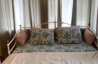 Ruth House Original Craftsman PETS, walk to State st. - Photo 11