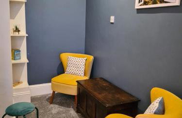 Spacious Mytholmroyd Apartment with River Views - Photo 11