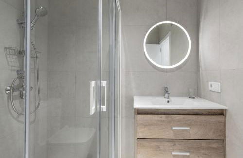 Chic & Comfortable Apartment, Private Terrace - Photo 25