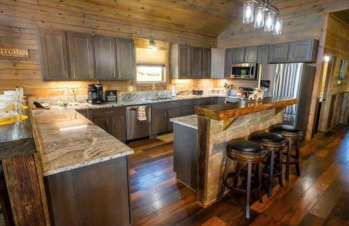 Serenity Ridge- Scenic Luxury Log Estate Getaway - Foto 20