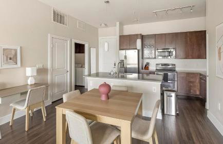 Landing Stylish 1BD Yoga Studio Gym - Photo 32