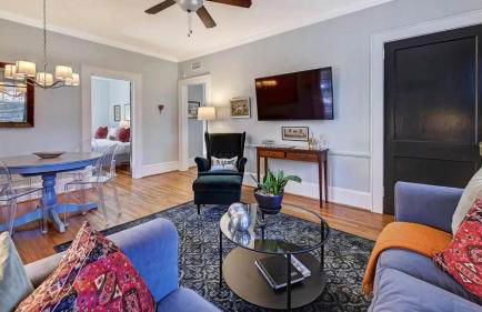 Chic Comfortable 2BR with Porch near Dilworth - Foto 3