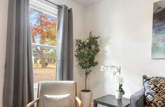 Stylish 2BR Urban Stay Near CAE Pet Friendly - Photo 10