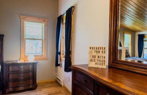 The Carriage House Walk to River Lake In Town - Foto 14