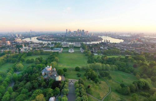 Elegant & spacious parkside 2-bedroom 2-bathroom flat in period building facing Blackheath - parking, great Greenwich location, easy for O2 Arena and City, very near Marathon start line! - Foto 34